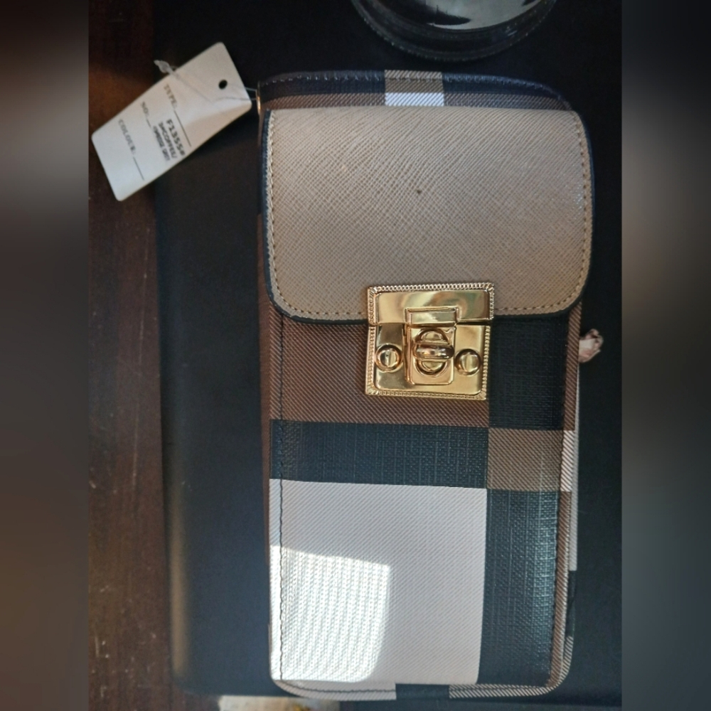 NEW WOMENS BROWN BLACK AND TAN WALLET BRAND UNKNOWN